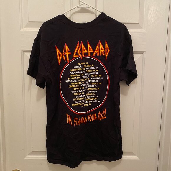 NWT Def Leppard Men' 2022 Stadium Concert Tour Black White Red  T-Shirt Large - Picture 3 of 3